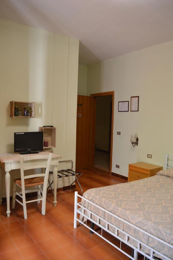 Hotel Il Poggetto Castellina Marittima Exterior foto