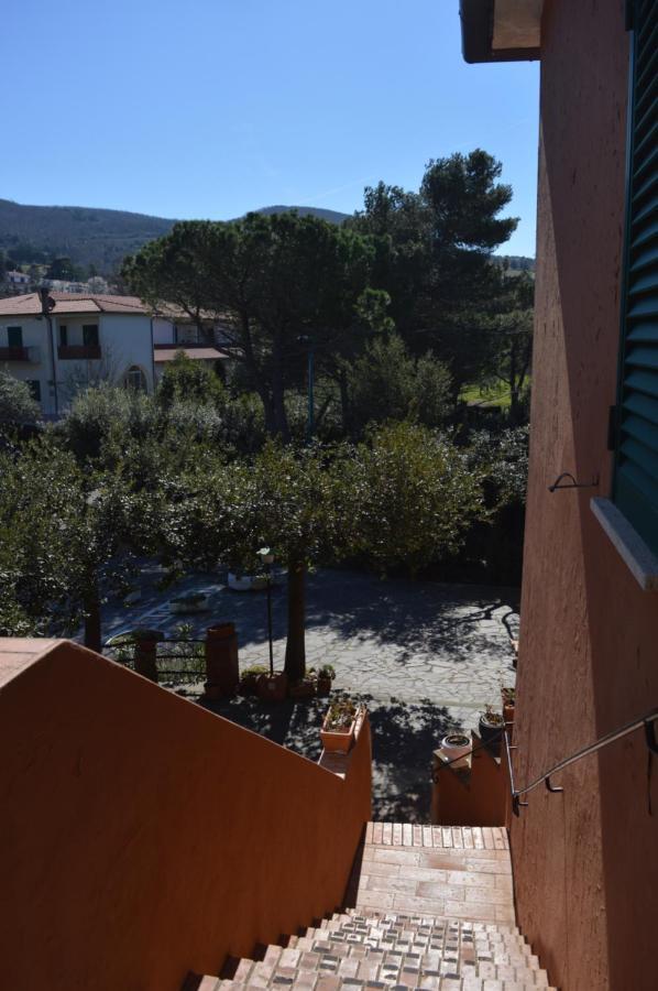 Hotel Il Poggetto Castellina Marittima Exterior foto