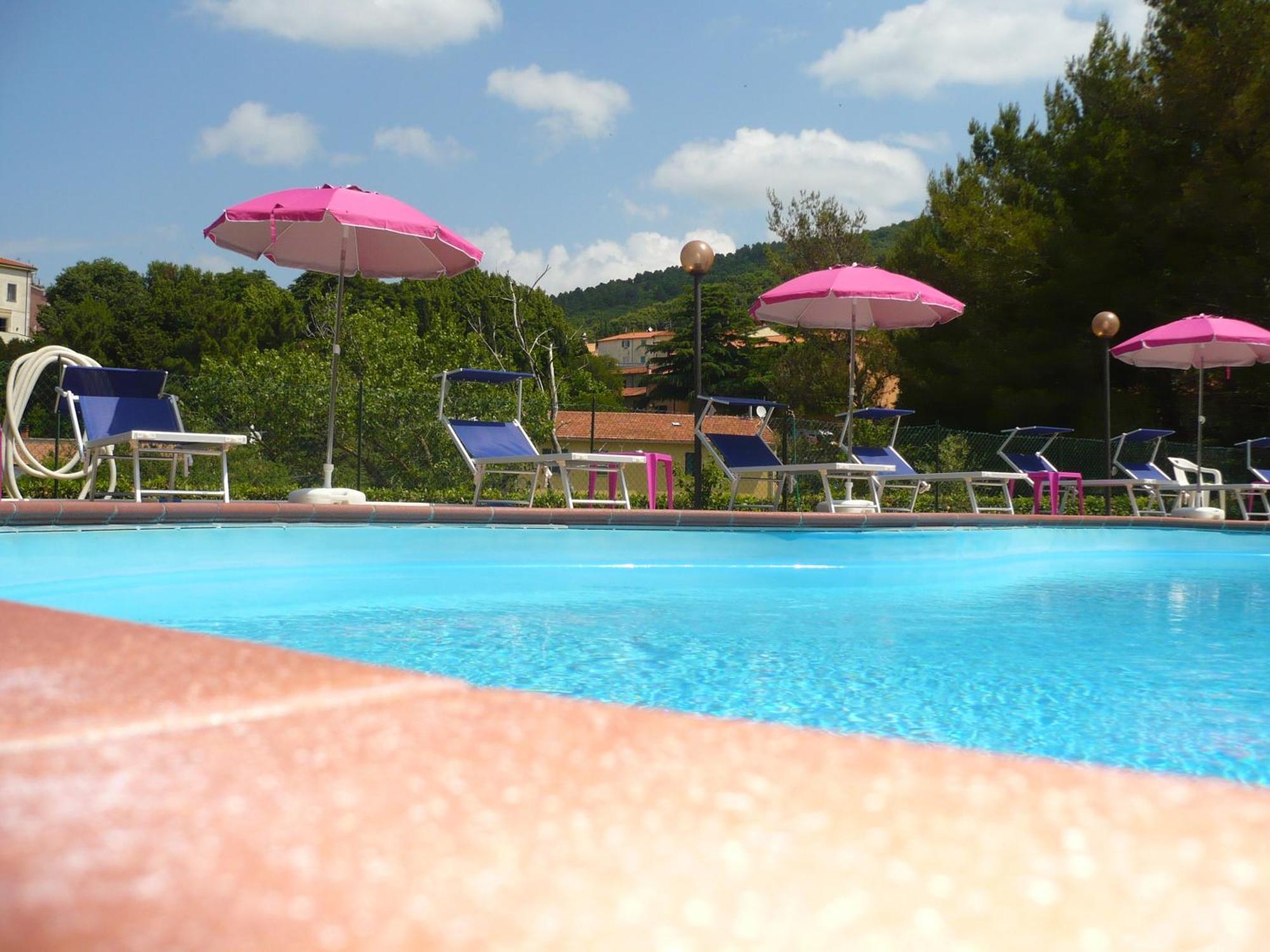 Hotel Il Poggetto Castellina Marittima Exterior foto
