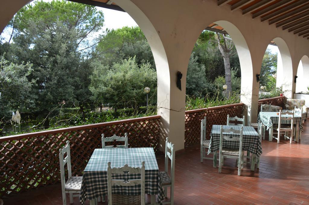 Hotel Il Poggetto Castellina Marittima Exterior foto