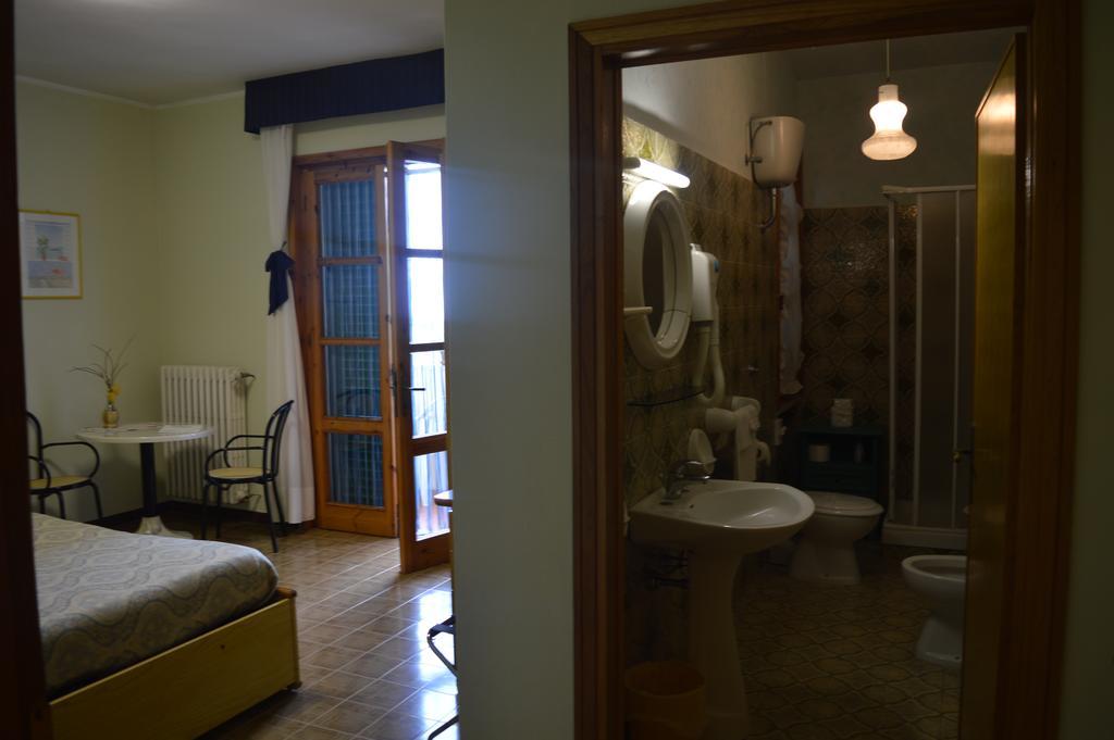 Hotel Il Poggetto Castellina Marittima Exterior foto