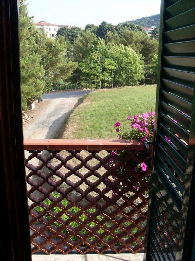 Hotel Il Poggetto Castellina Marittima Exterior foto