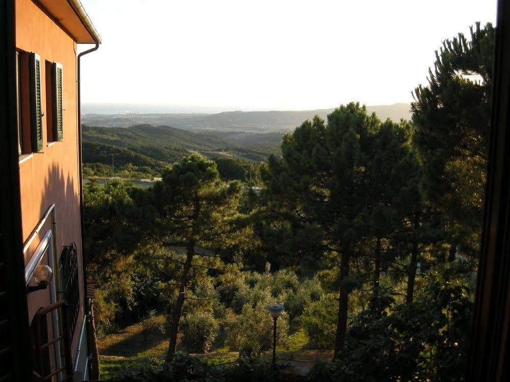 Hotel Il Poggetto Castellina Marittima Exterior foto