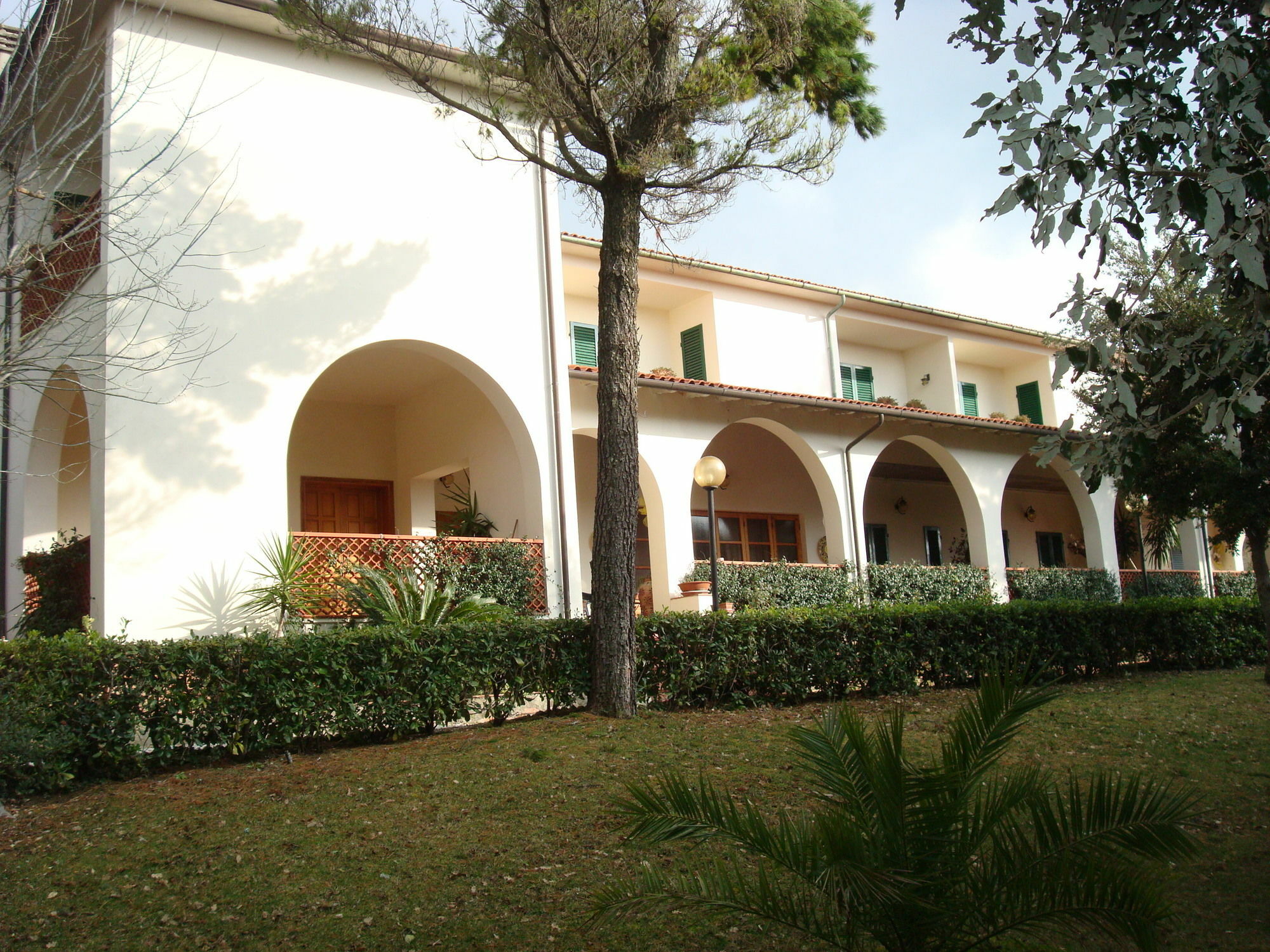 Hotel Il Poggetto Castellina Marittima Exterior foto